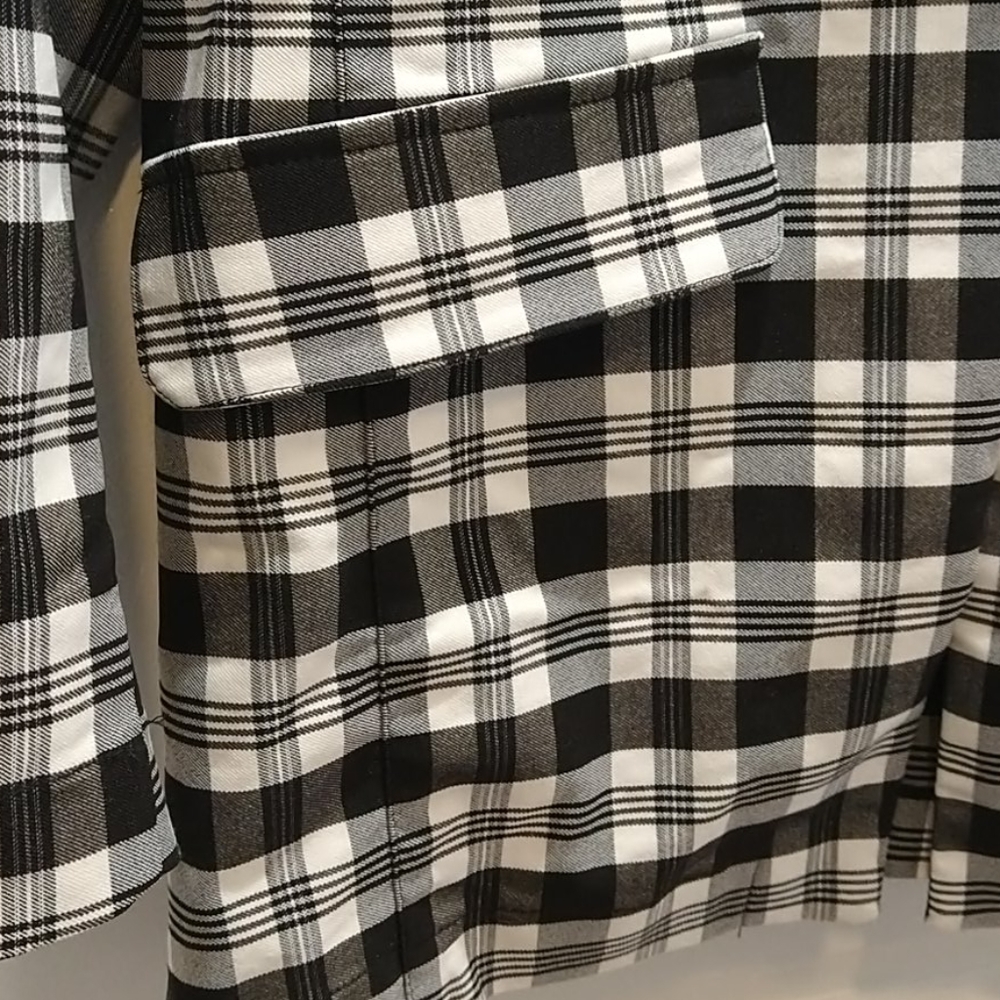 Fall Plaid Jacket. - Picture 3 of 3